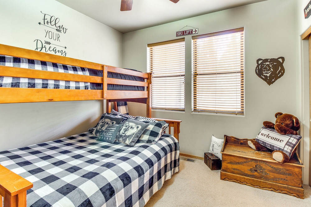 Outdoor Oasis: Family-friendly Cabin in Show Low!