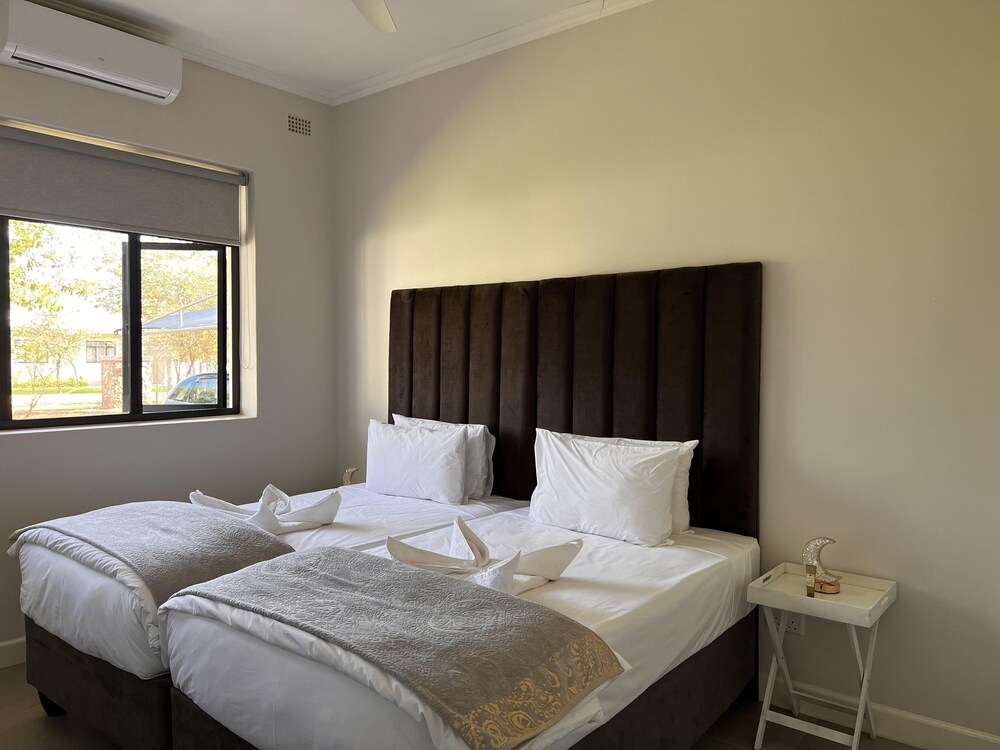 Victoria Falls Estate Villa - 2274