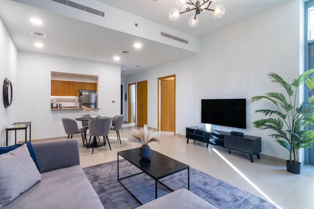 Silkhaus Spacious 1BR in Downtown Pool View