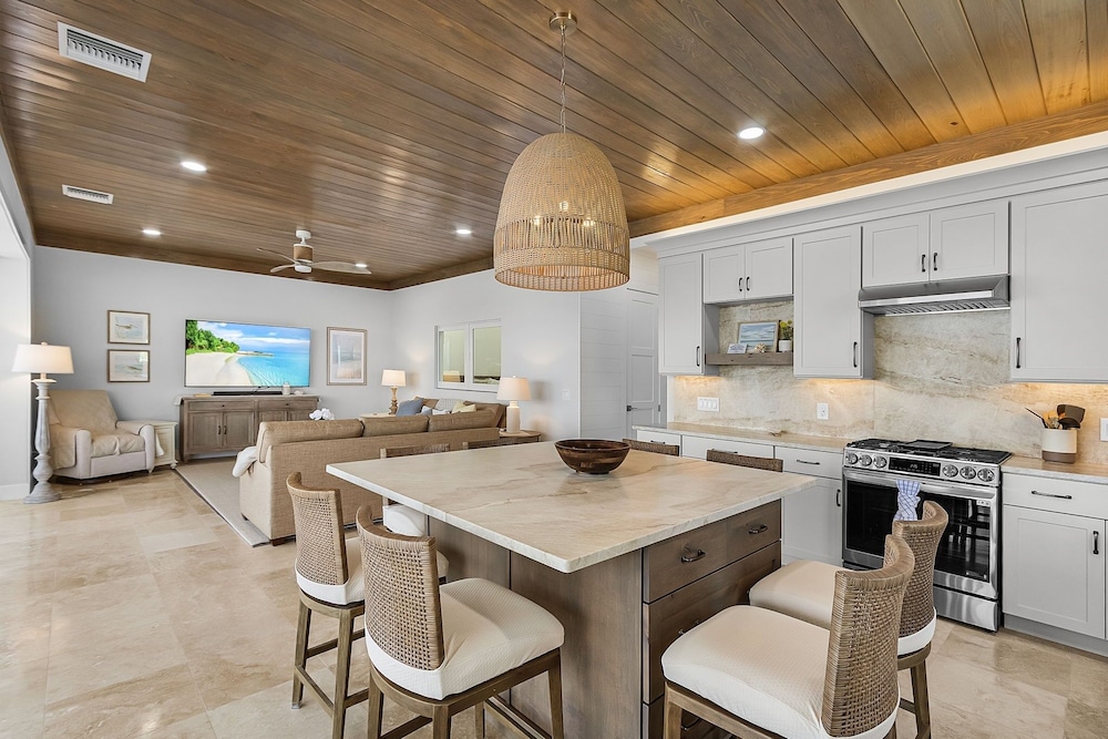 319 Bay & Beach Blessings: Pool Home W/ Water Views! 4 Bedroom Home