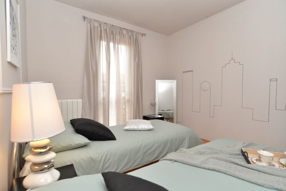Apartment 843