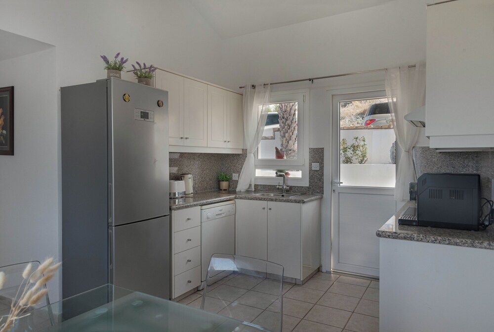 Phaedrus Living: Seaview Hilltop Maisonette