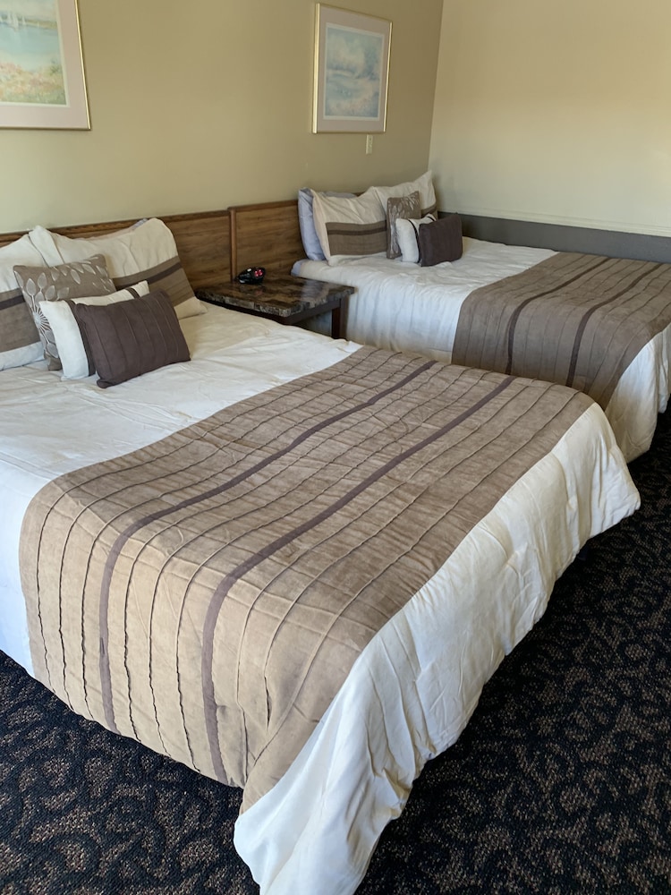 North Platte Vacations - Blue Spruce Motel - Property Image 11