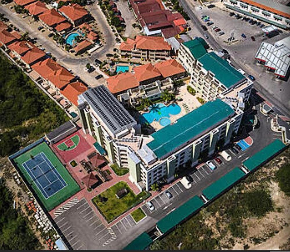 2BR 2BA Condo GYM Pool BBQ