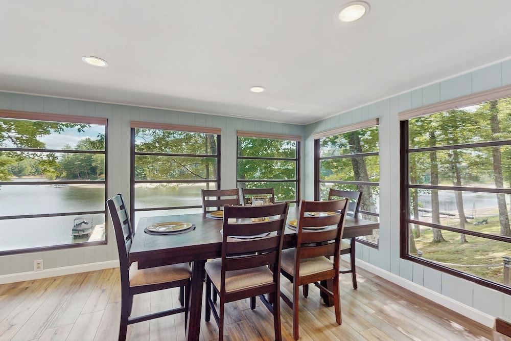 2 BR Lakefront House w/ Hot Tub in ADK Park