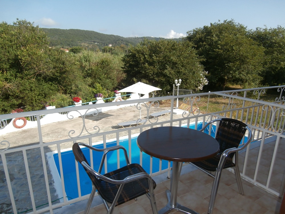 River Studios & Apartments