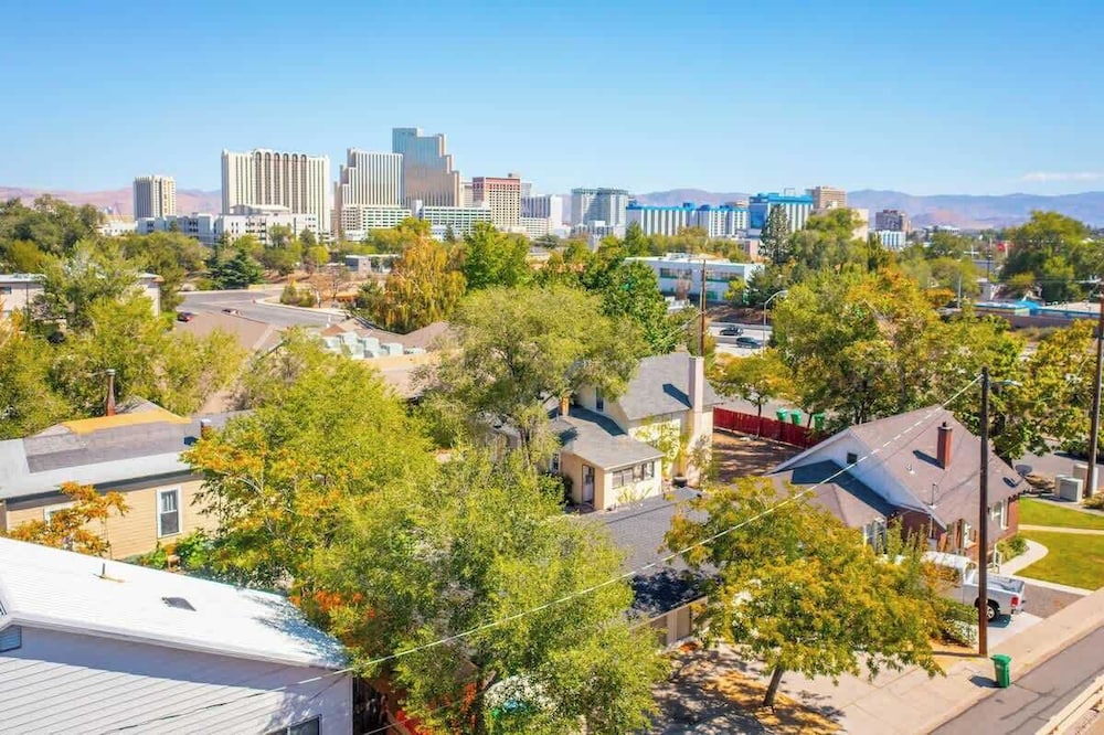 Designer Living Pet-friendly UNR 2BR 1BA
