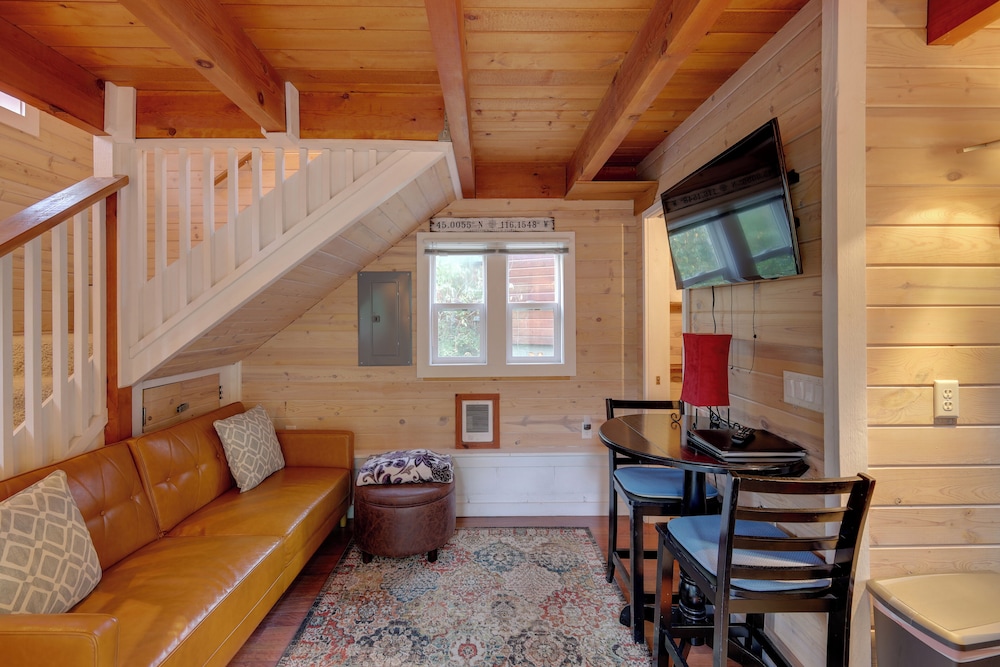 Ski, Hike, Relax By Water: Rustic Mccall Tiny Home