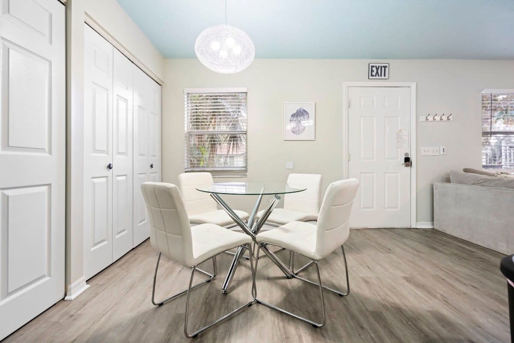 Uptown Gem The Castaway Cottage Dog Friendly
