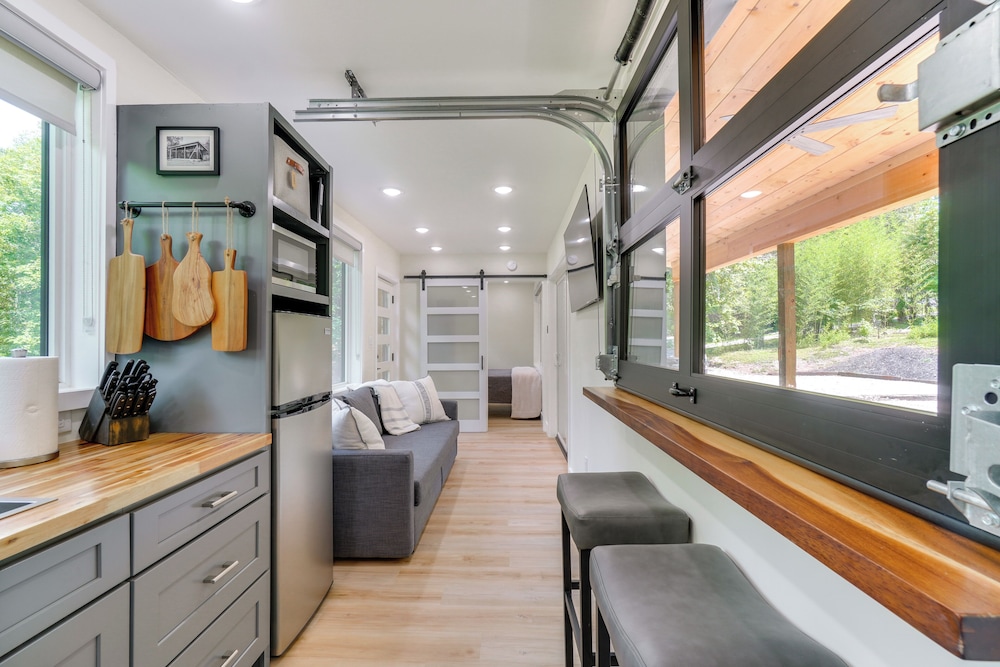 Container Cottage Between Knoxville & Sevierville!