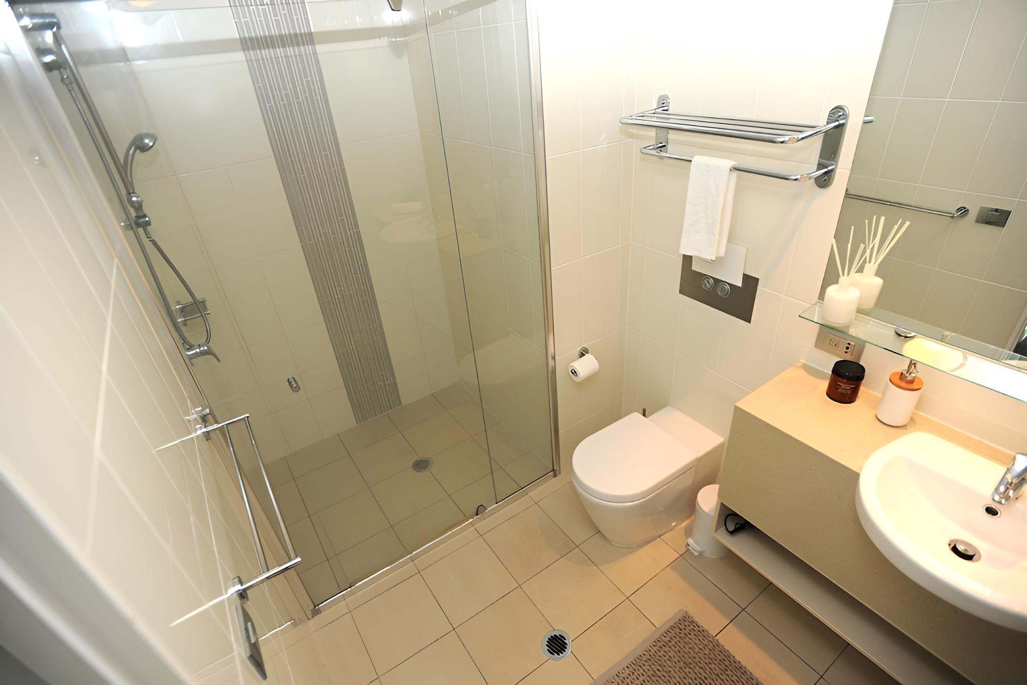 Surfers Paradise Suite with Pool and Spa