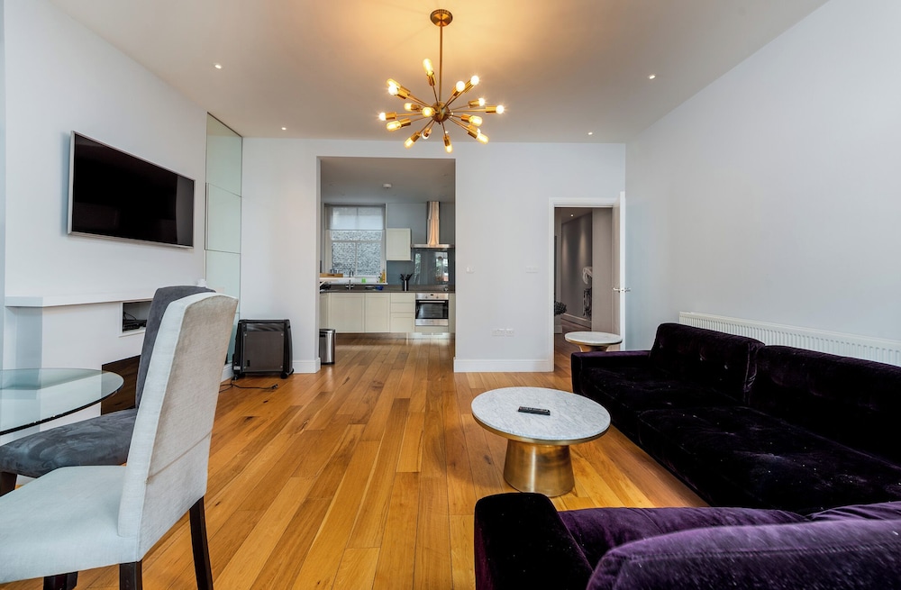 115 Beaufort Mansions