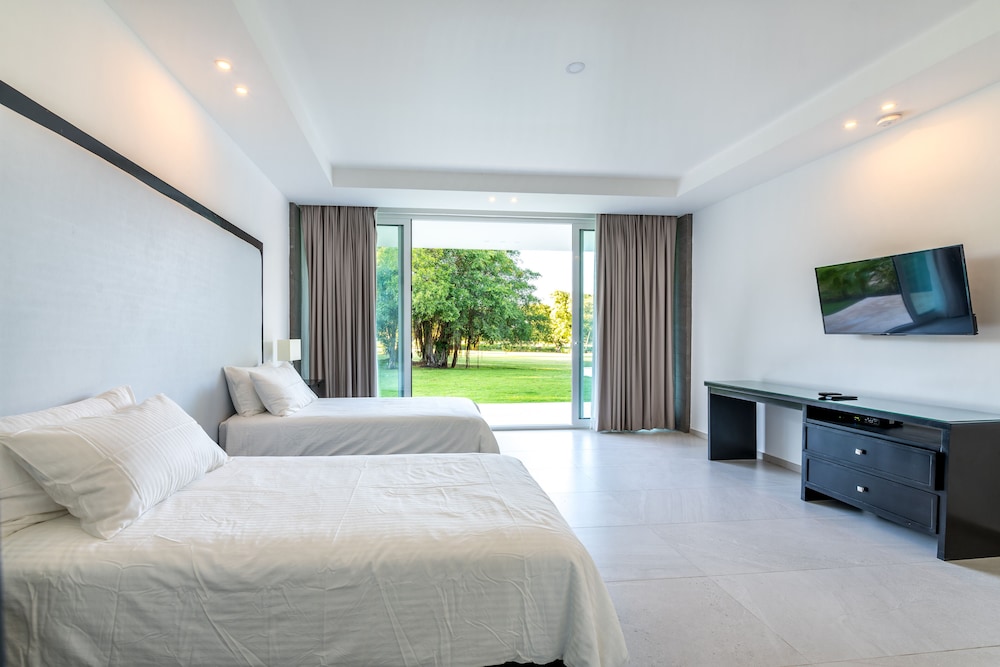 Ultra Modern Villa with Chef & Maid