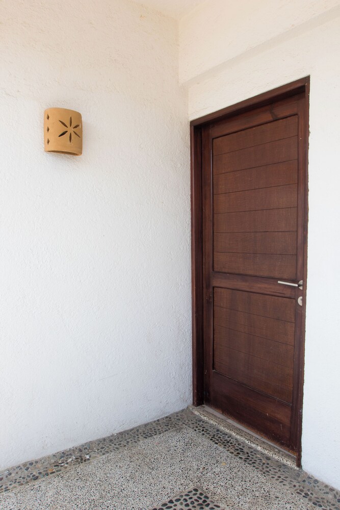Apt. with Jacuzzi Ixt. Zihuatanejo 3 BR