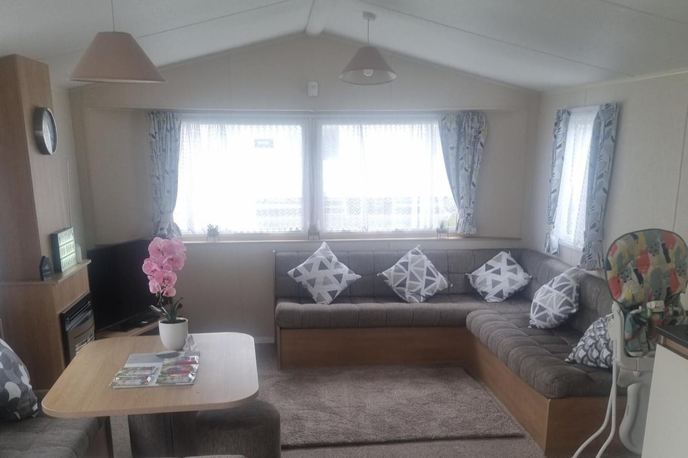 Trecco Bay Porthcawl 2-bed Caravan, Sleeps 6