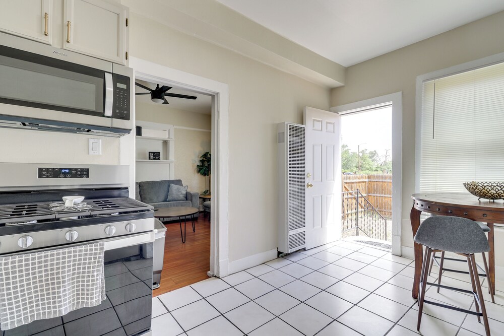 2 Mi to Old Town Abq: East Downtown Triplex Unit