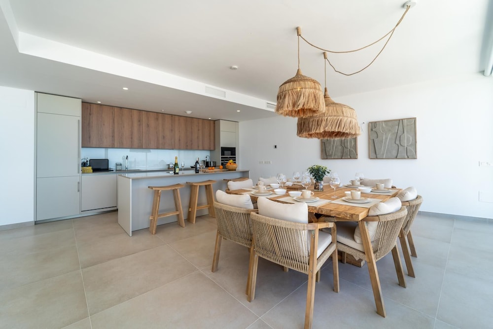 Benalmadena Luxury 4 Bed Apartment Jacuzzi