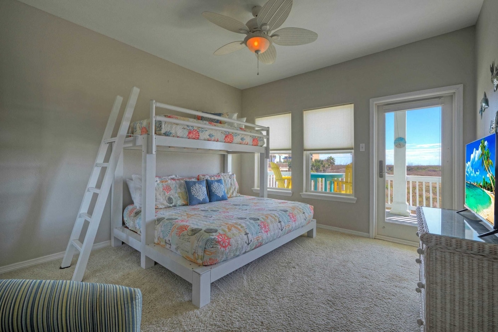 Coastal Soiree Ocean Views, Game Room, & Steps From Port Aransas Beaches