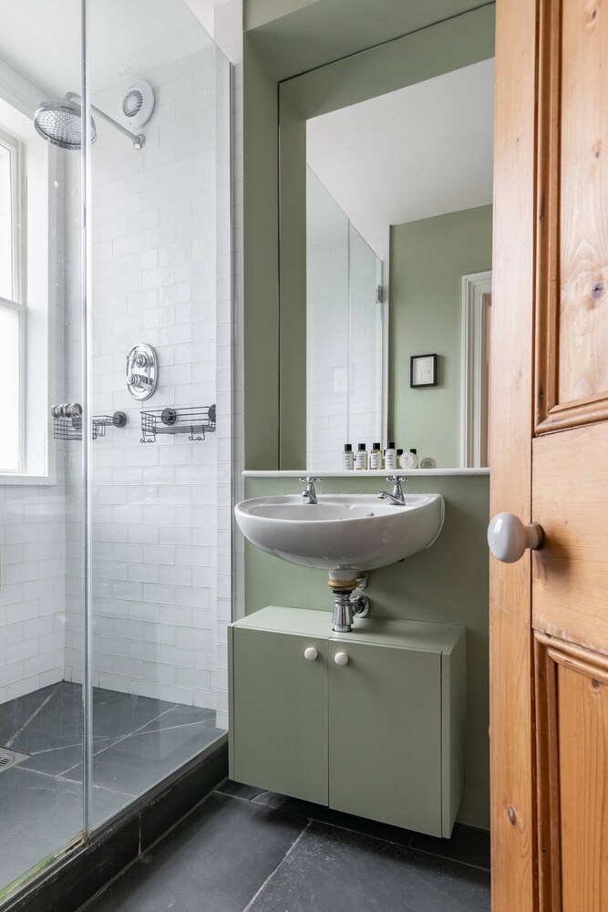 Englefield Road by Onefinestay