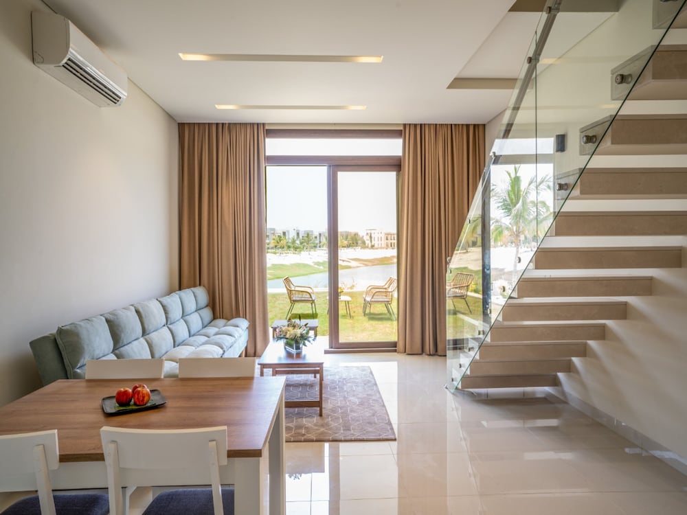Elegant Lagoon View With Balcony
