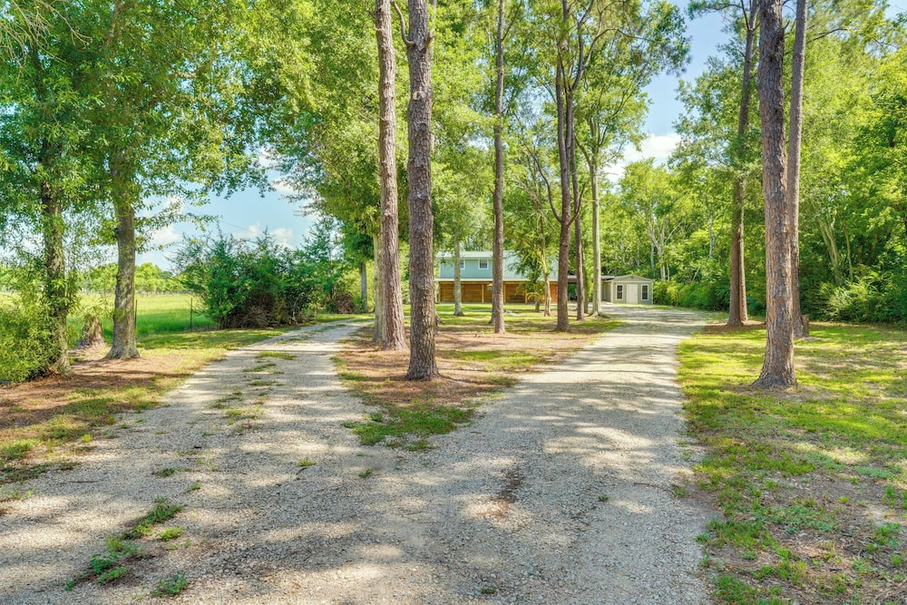 < 1 Mi to Casinos: Countryside Louisiana Getaway!