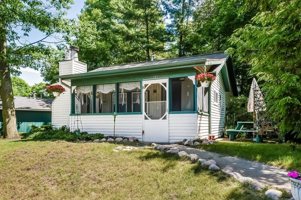 Goshorn Lake Cottages