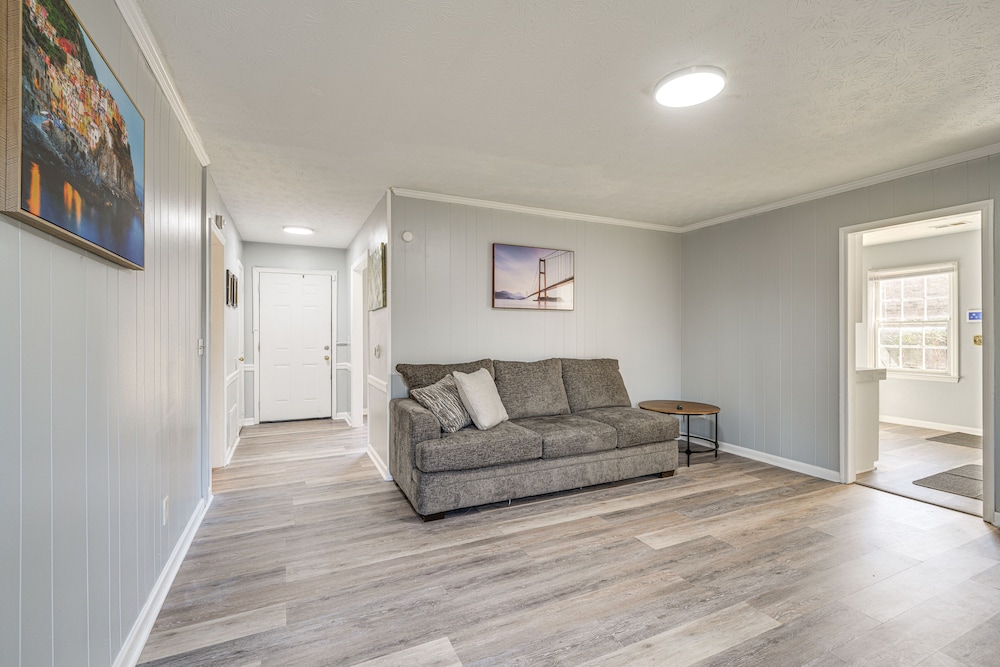 5 Mi to Fort Moore: Quiet Columbus Home w/ Yard
