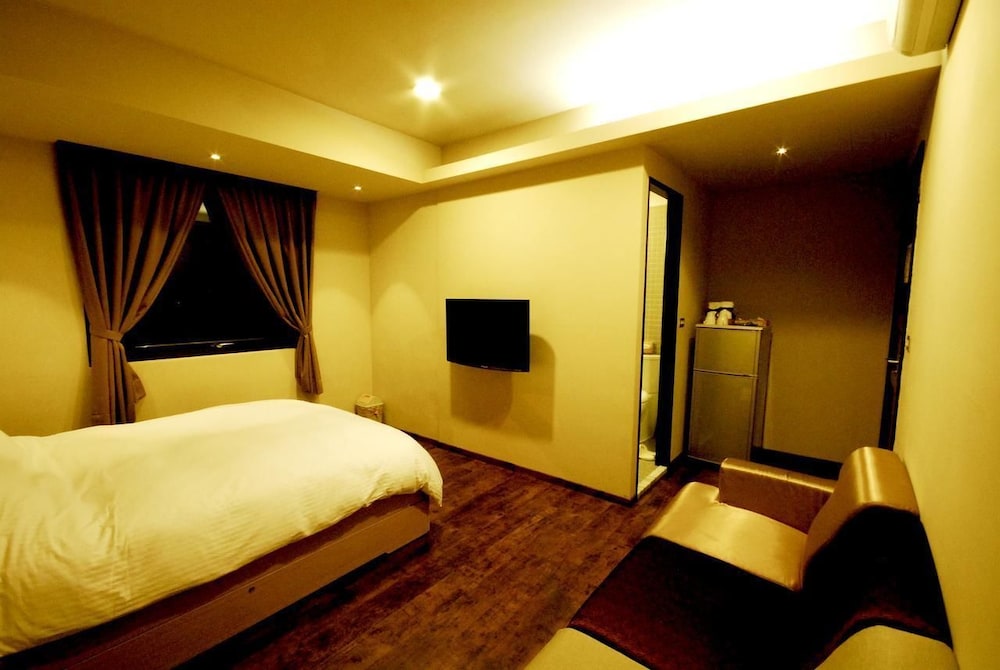 J.F Sleepless Ones Garden Hotel view 2