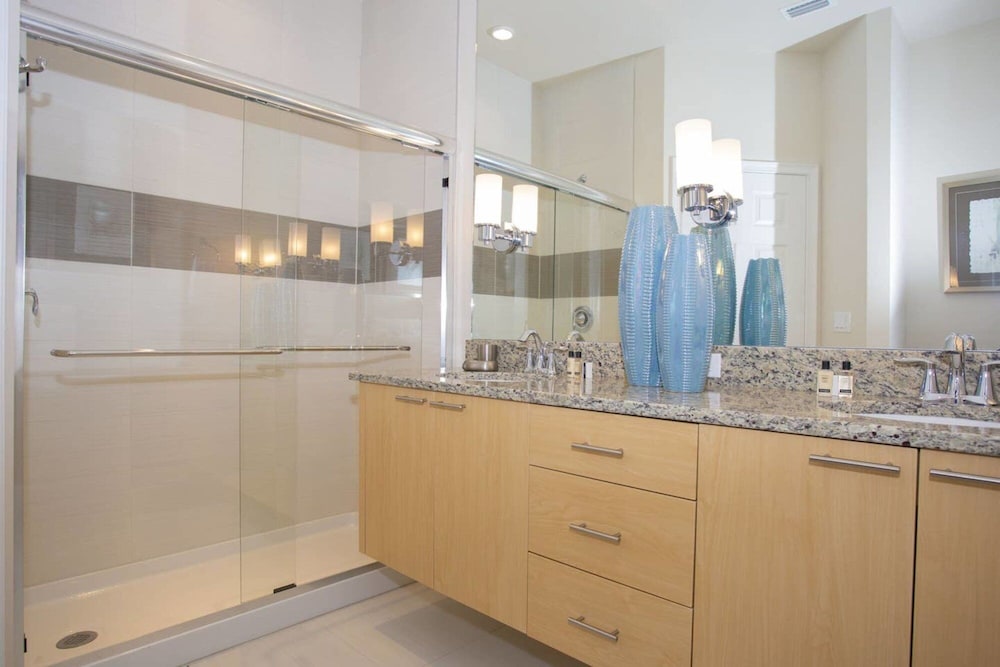 Charming Townhouse at Serenity Resort With Private Pool Near Disney view 5