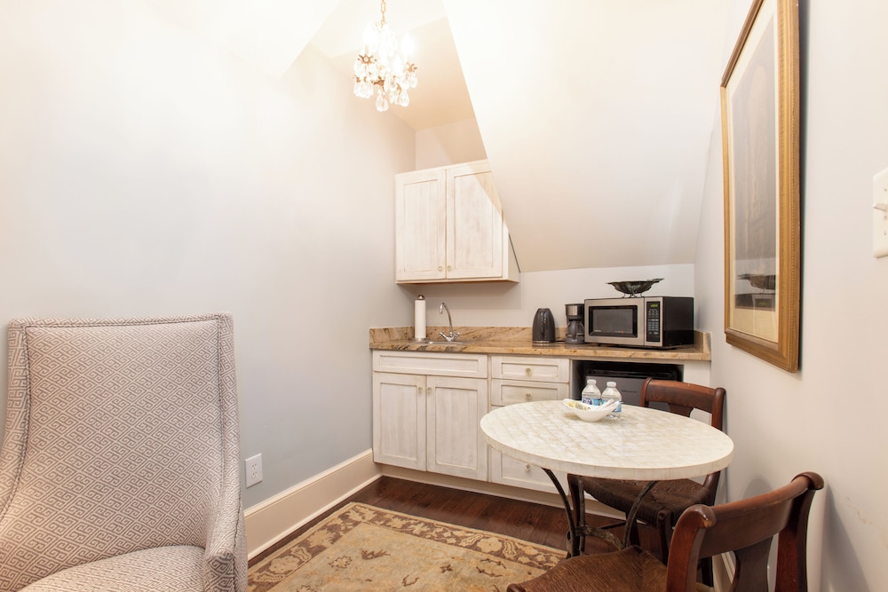 The Black Walnut B & B Inn