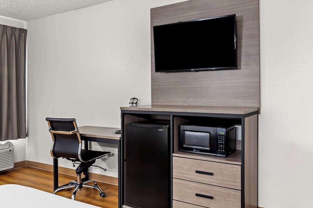 Red Lion Inn Suites Pontoon Beach - Property Image 16