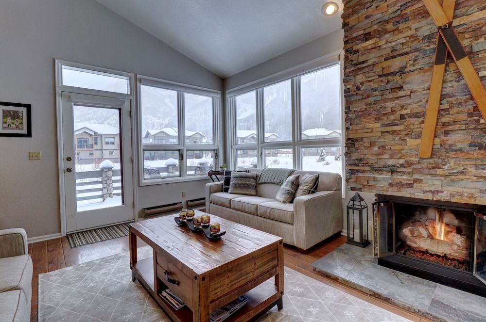 Private Mountain Town home Pet Friendly with Great Views - WD12 by Redawning