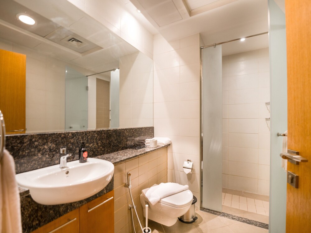 Easygo- Spacious 1bdr Bay Square Busbay