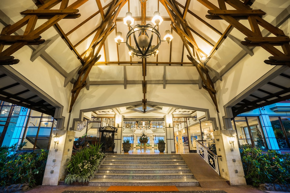 Royal Hotel and Villa Batu