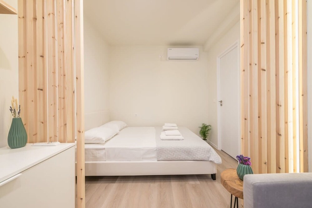 The Urban Loft 2 - Athens Unique Oasis