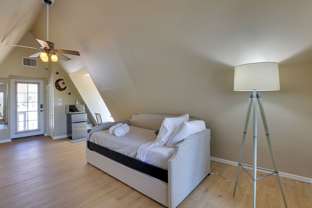 A-frame w/ Patio & Mtn Views: Arizona Retreat view 2