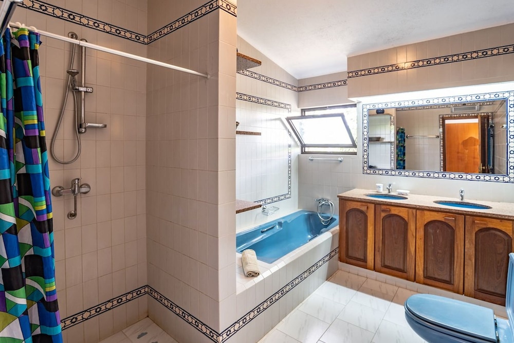 Joana Stunning Villa IS A 10 MIN Walk TO THE BEA