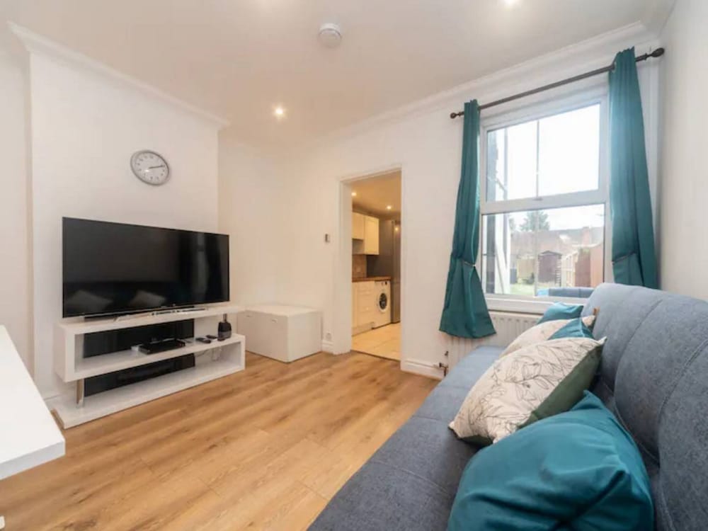 Charming Period Home Near Surbiton With Garden