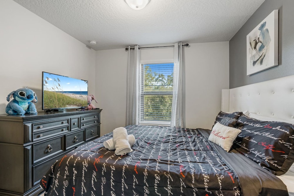 Luxury 5bdr House w Pool - 8863
