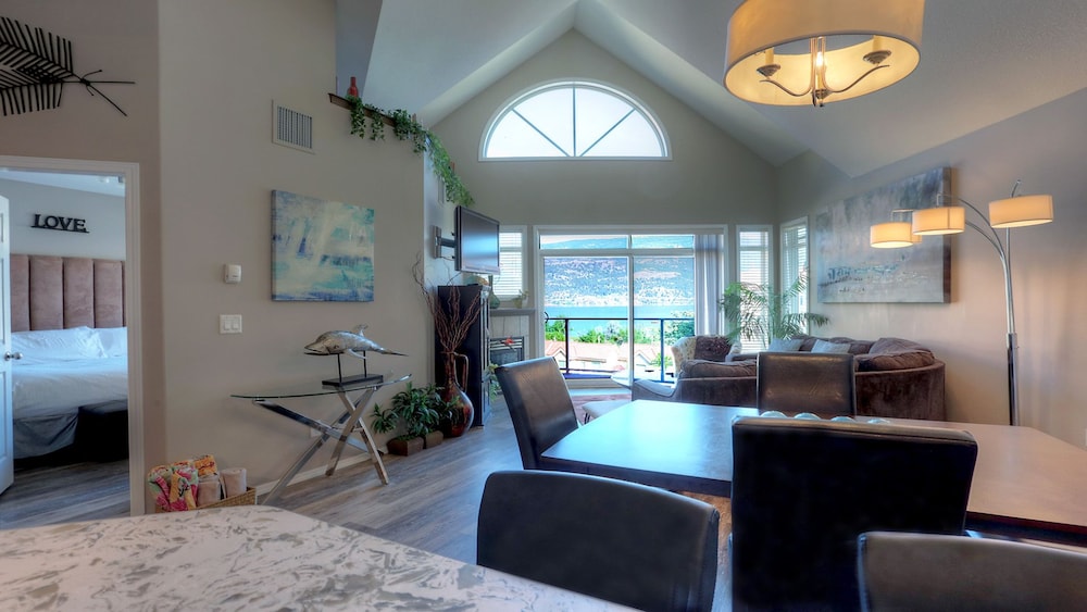 Discovery Bay by KelownaGo