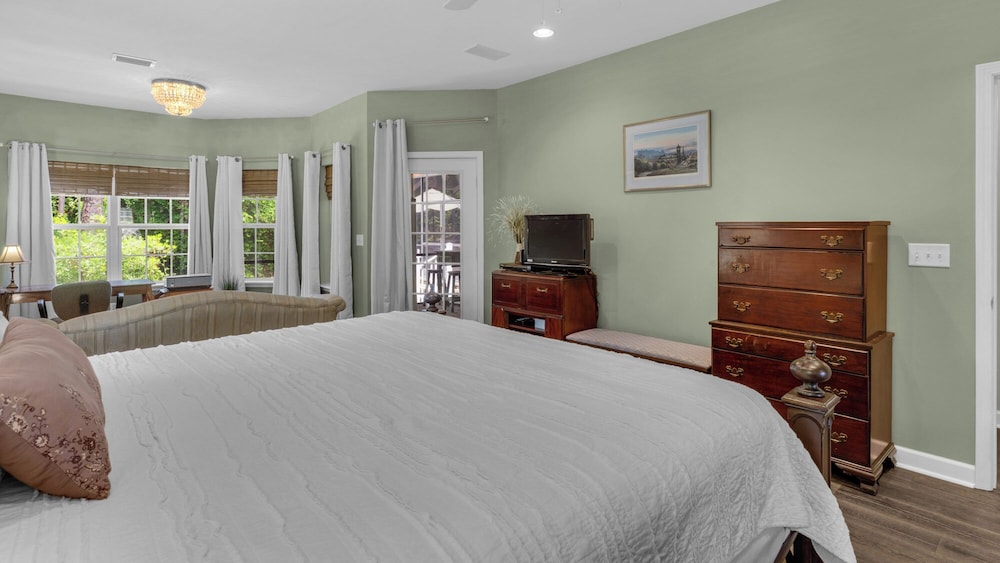 Seacrest 4BR w/ Private Heated Pool + Beach Access & Dolphin Cruise Ticket!