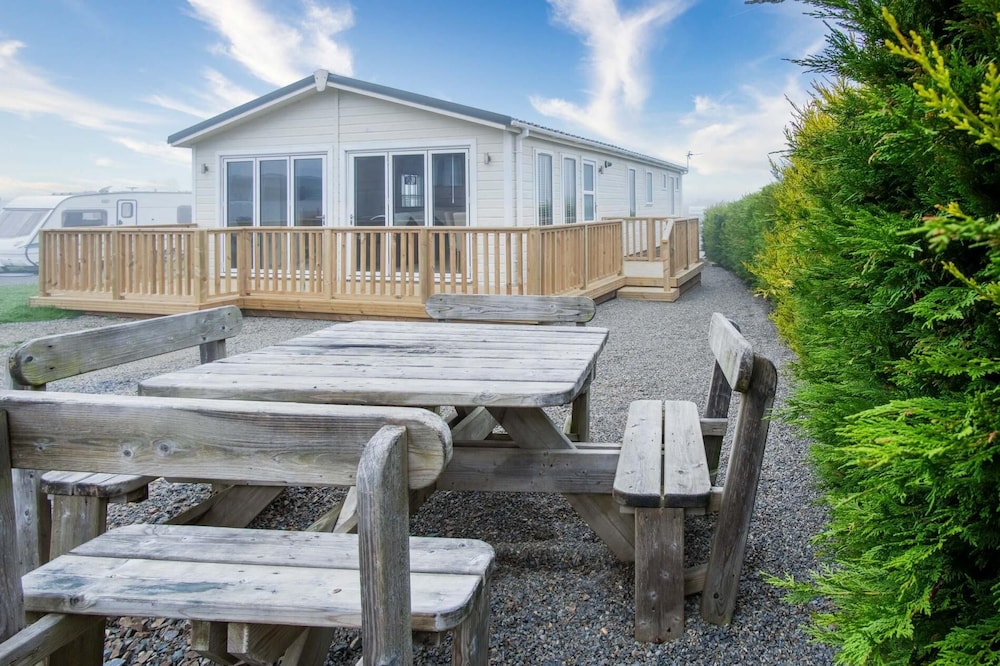 Swallow Lodge - 3 Bedroom Lodge - Wisemans Bridge