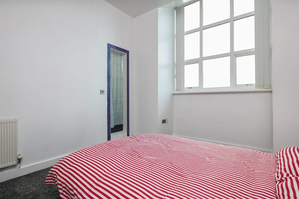 Apartment 33 view 5