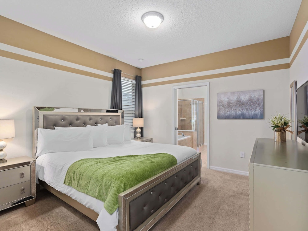 Family Fun Retreat Near Disney With Game Room & Themed Bedrooms