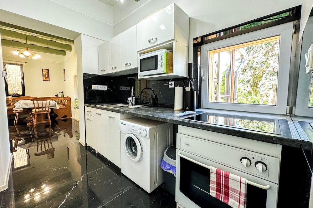 Nora Guest House
