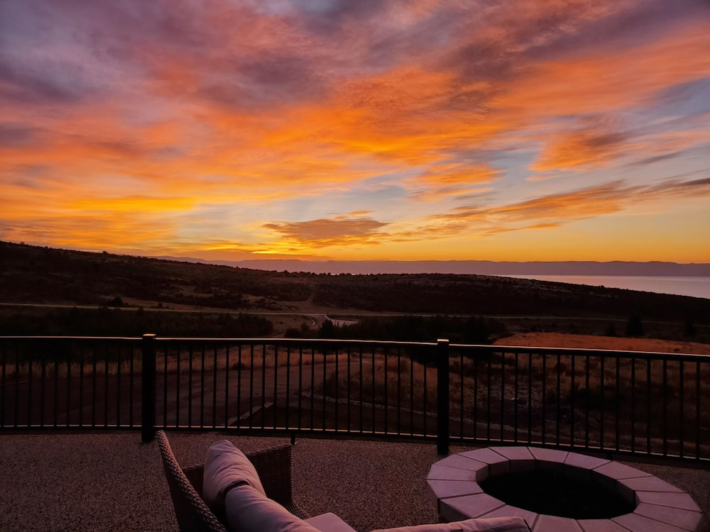 Glenn Haven Luxury Large Group Getaway Sleeps 60