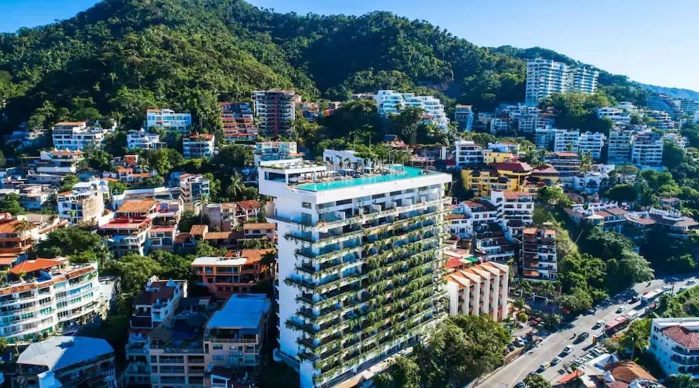Soho PV Stunning Views Luxury Heated Rooftop Pool