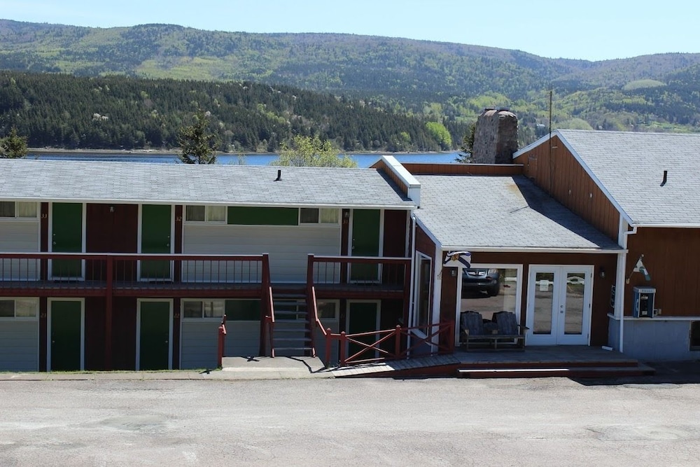 Duck Cove Inn