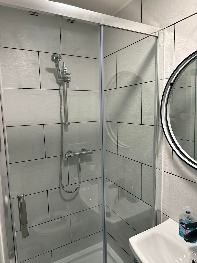 Studio Sleeps 3 - Outdoor Space - Pet Friendly