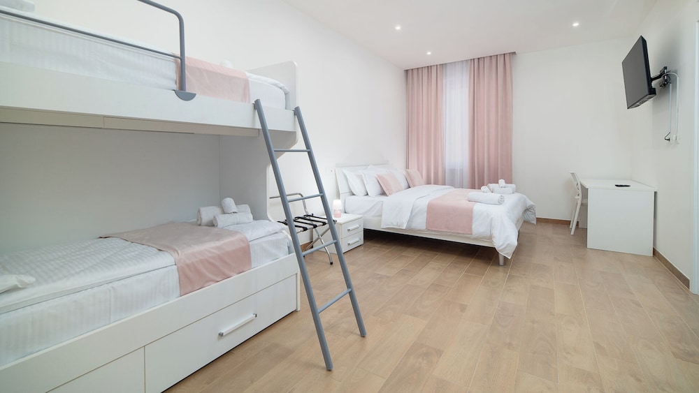 Lovely Rooms by Rentbeat